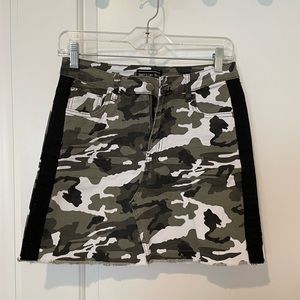 Camo mini skirt